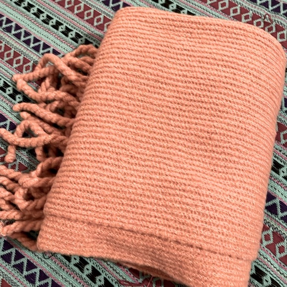Free People Jayden ribbed fringe Scarf Blanket🧣 Oversized 🌸🌸🌸 Like NEW! COZY - Picture 4 of 5